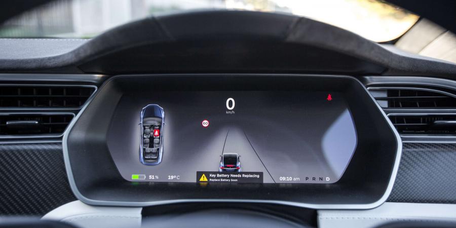 Панель приборов Tesla Model X P100D 2017 года  (AU) (фото 9 из 17)